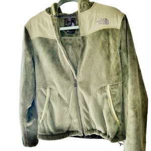 NWOT. VINTAGE NORTH FACE Osito Green, hooded, fuzzy zip jacket. Size medium.